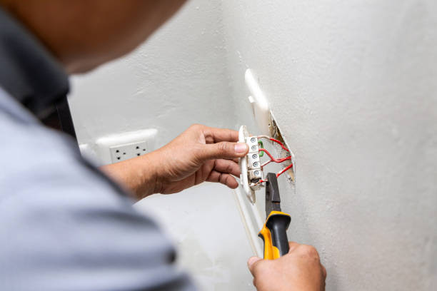 Best Circuit Breaker Repair  in Toppenish, WA