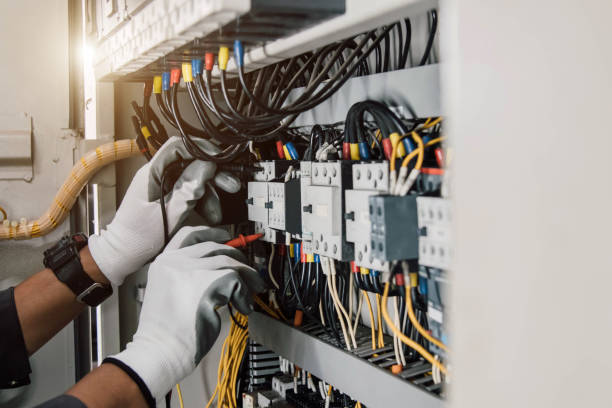 Best Licensed Electrician  in Toppenish, WA